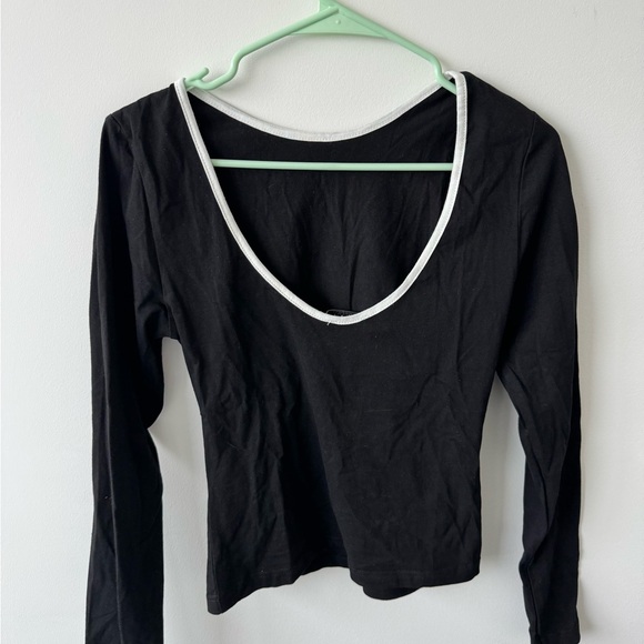 Black long sleeved low back top - Picture 2 of 2